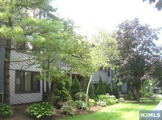 1525 John St, Fort Lee, NJ 07024