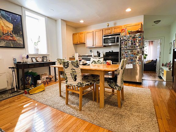 4th image of 2327 Brown St #1F