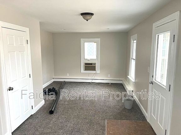 3rd image of 319 Maurice St