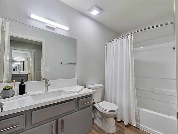 4th image of 13935 Vanowen St APT 3
