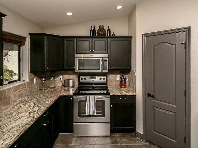 3570 Stanford Dr — Photo 15