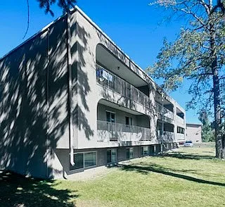 Evergreen Manor — Photo 4