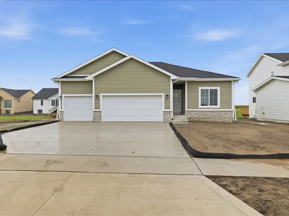 1662 SW Maplewood Dr, Grimes, IA 50111