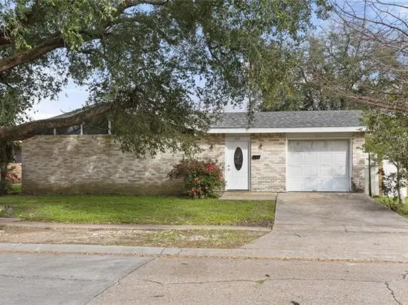 525 Farmington Pl, Gretna, LA 70056