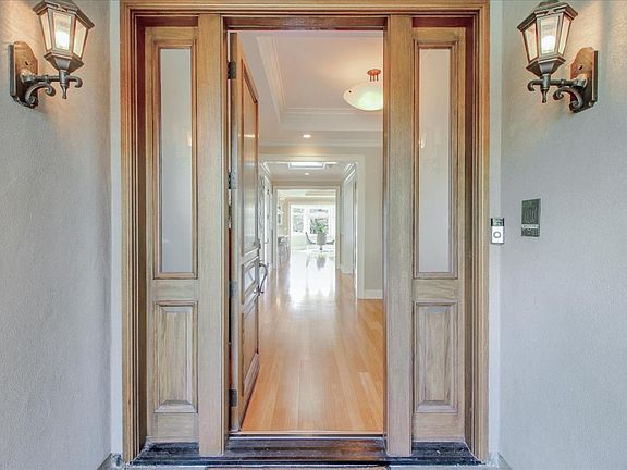 4th image of 16800 Cypress Way