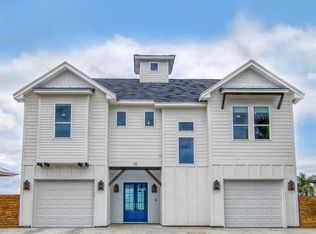 50 Blue Heron Dr, Rockport, TX 78382