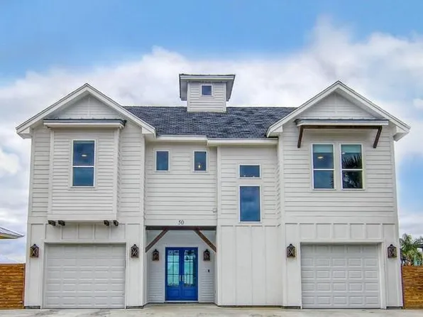 50 Blue Heron Dr, Rockport, TX 78382