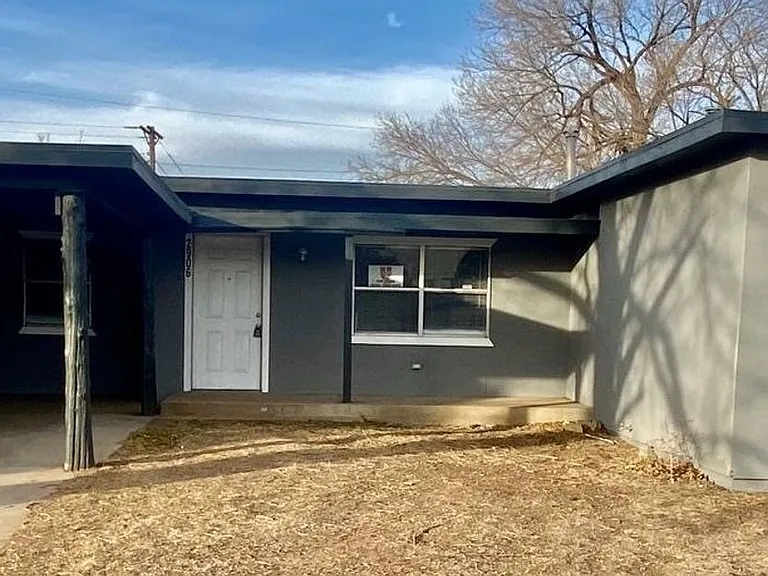2906 Cornell St — Photo 2