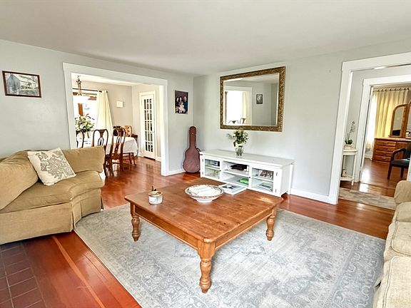 5th image of 62 W Union St