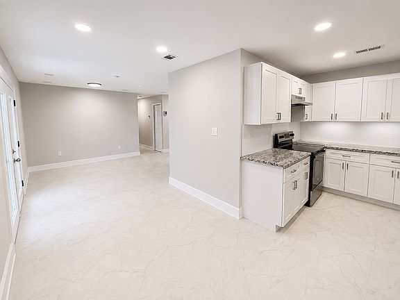 5th image of 2038 Ballpark Rd
