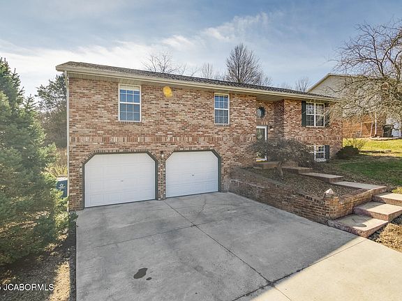 2nd image of 2731 Deardane Dr