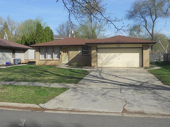 2nd image of 4532 Pembrooke Pl