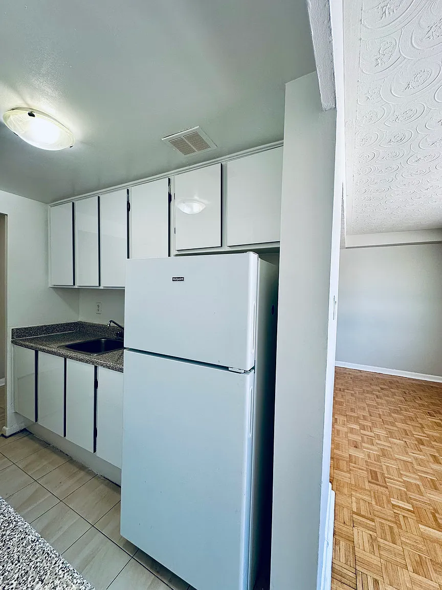 1533 Wilson Avenue Toronto — Photo 3