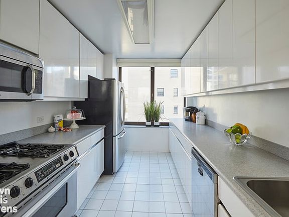 4th image of 422 E 72nd St APT 12A