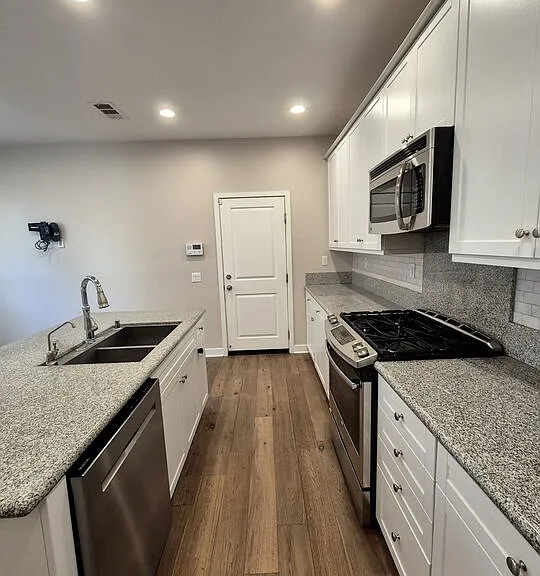 383 Silktree Ave — Photo 7