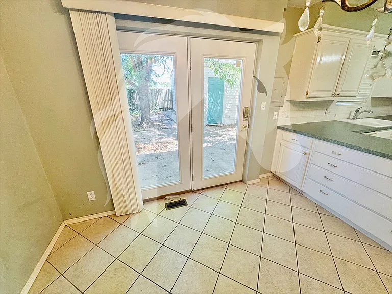 1420 Texas Ave — Photo 10