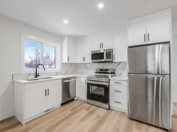 11915 123rd St NW #Gar, Edmonton, AB T5L 0G9