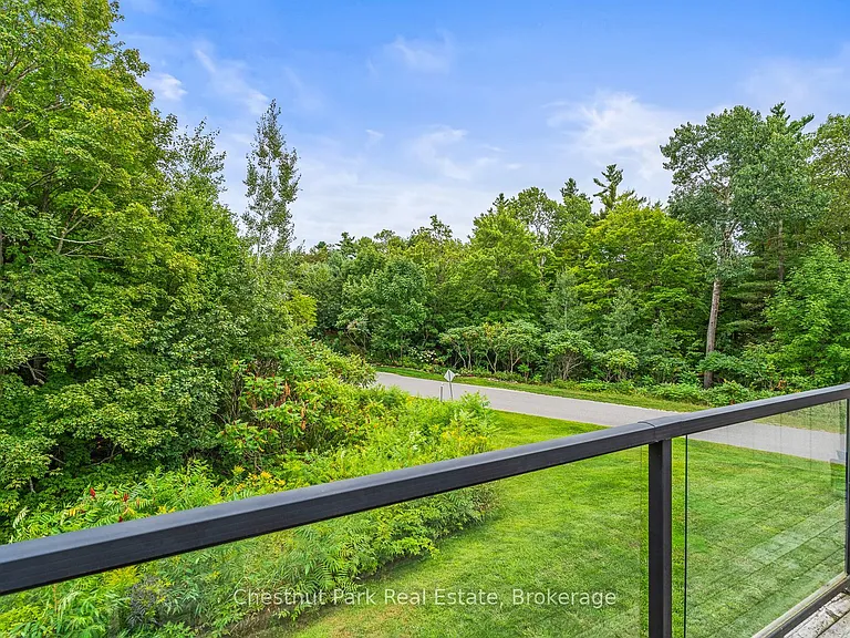 65 Rockmount Cres — Photo 16