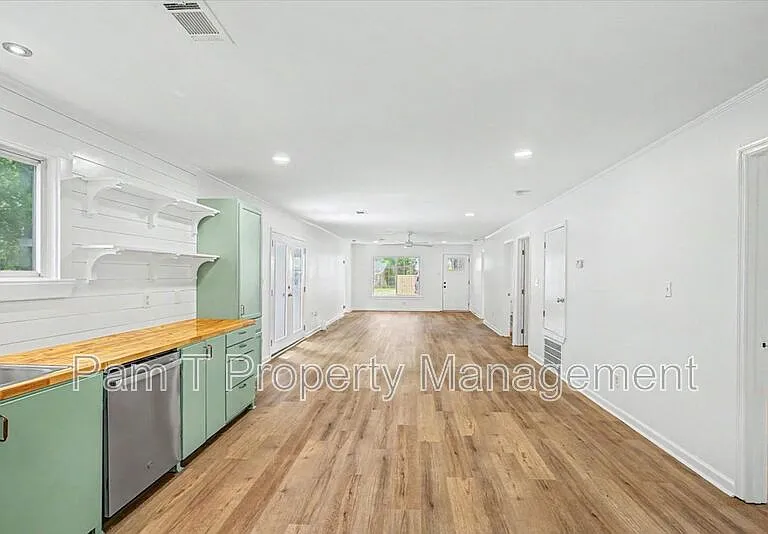 106 Holcomb St — Photo 11