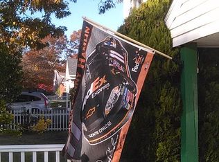 547 Blue Point Rd, Farmingville, NY 11738