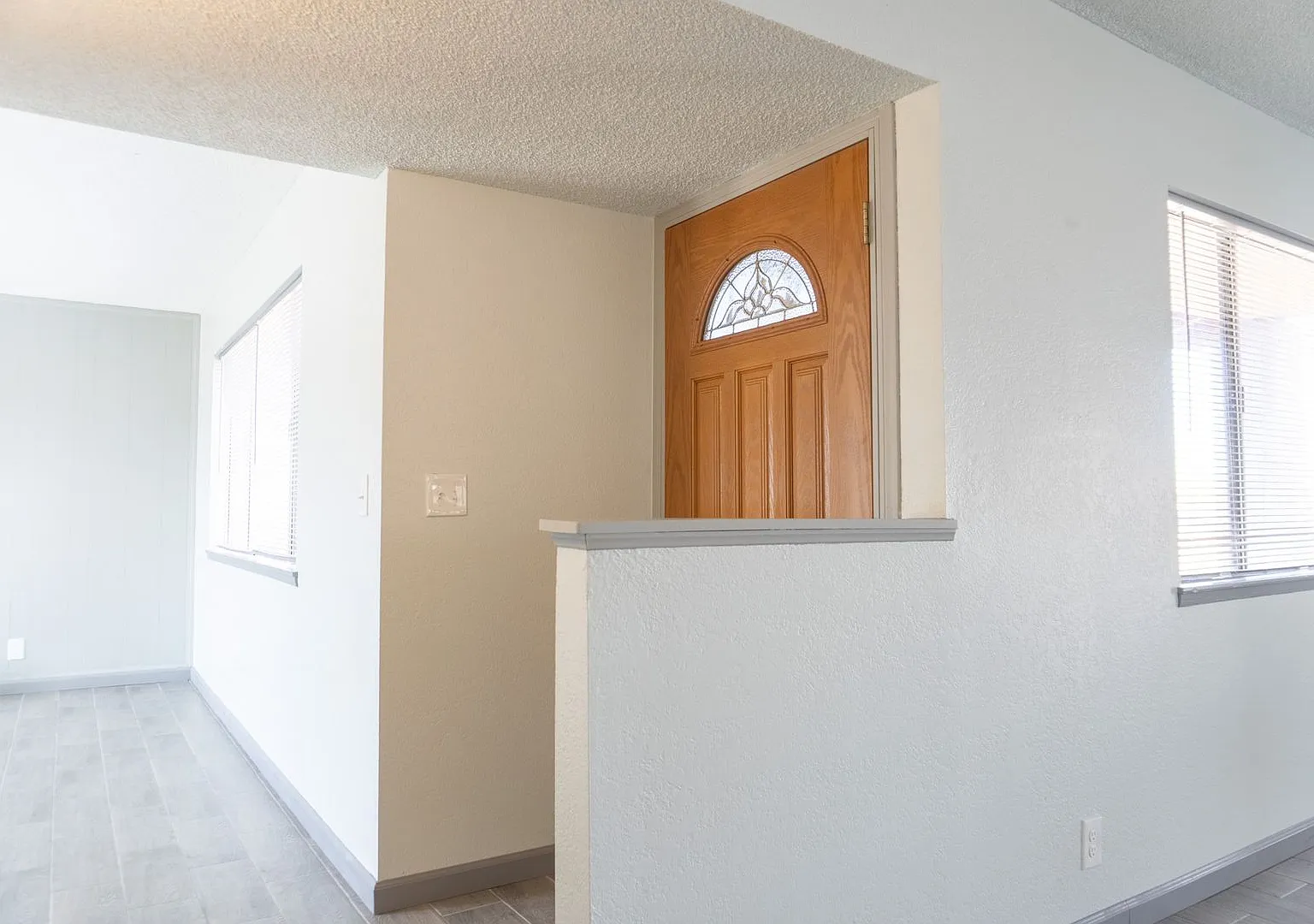 Beautifully renovated 3-bedroom, 2-bathroom — Photo 3