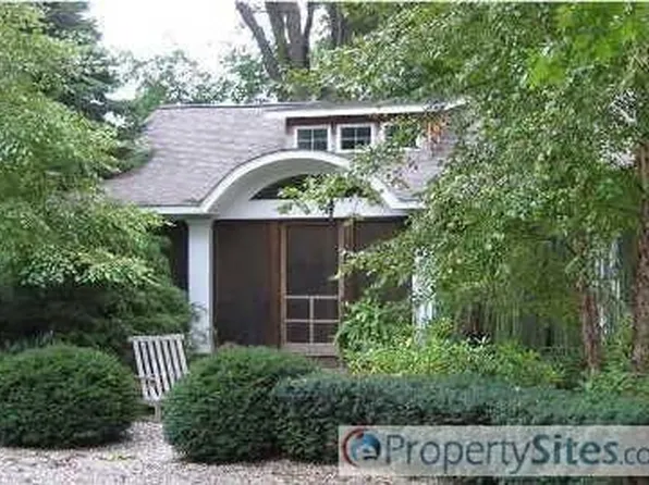 1041 Holland St, Saugatuck, MI 49453