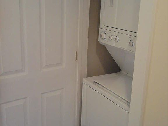 5th image of 1921 W Montrose Ave #3