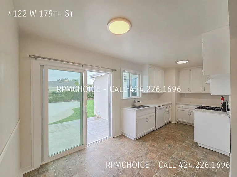 4122 W 179th St — Photo 3