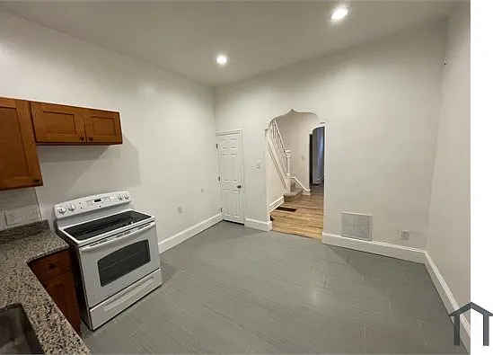 2460 N Myrtlewood St — Photo 5