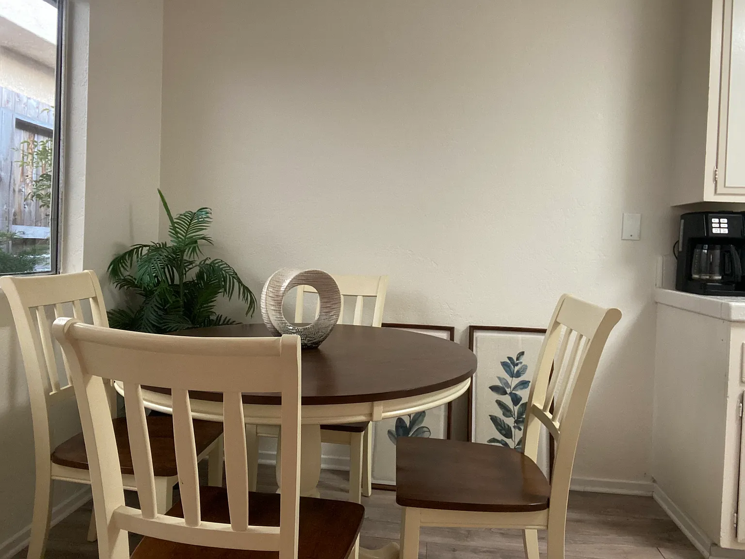 2 bed, 800 sqft, $3,600 — Photo 3