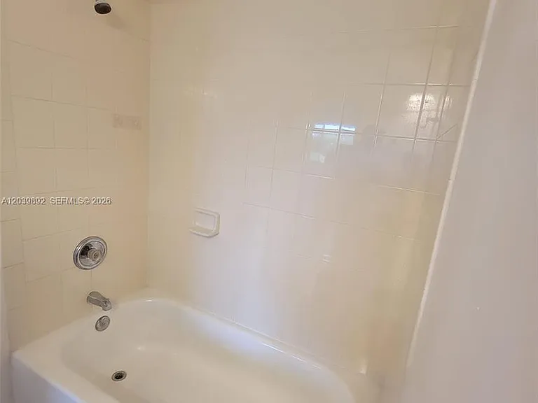 1300 NE 109th St #405 — Photo 18