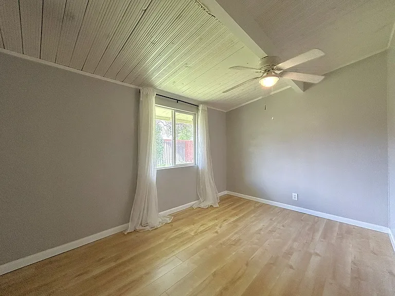 948 Barbra Ln — Photo 22