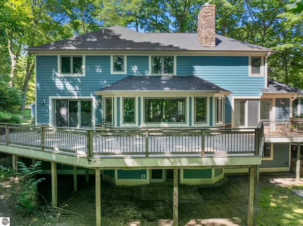 10268 E Twin Oaks Dr, Traverse City, MI 49684