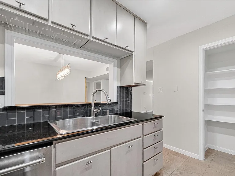 3700 W Clay St #227 — Photo 16