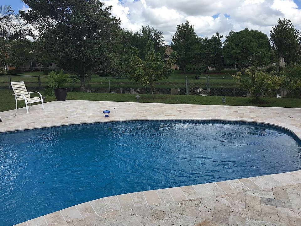 1st image of 112 Cambridge Ln
