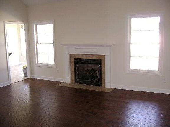 5th image of 705 Richards Dr