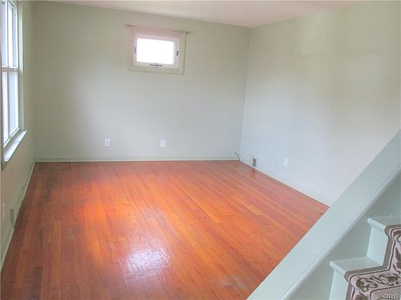 3rd image of 114 Cottington Dr
