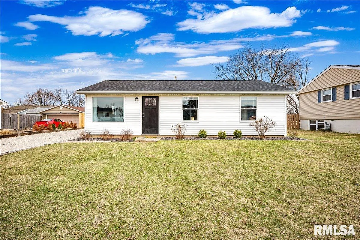 512 Rosewood Dr photo 1