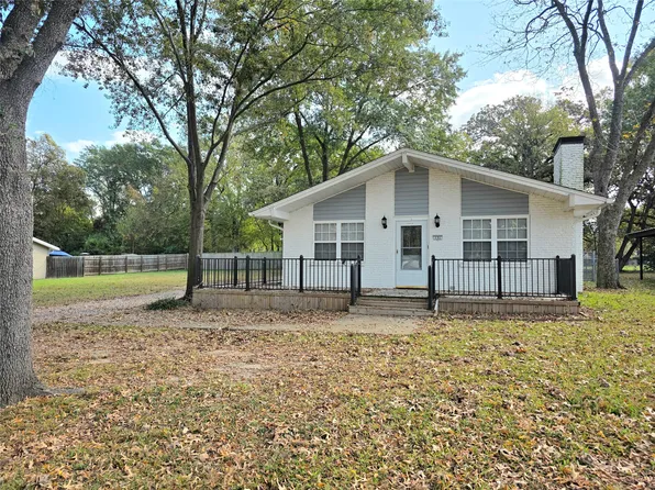 131 Ocean Dr, Mabank, TX 75156