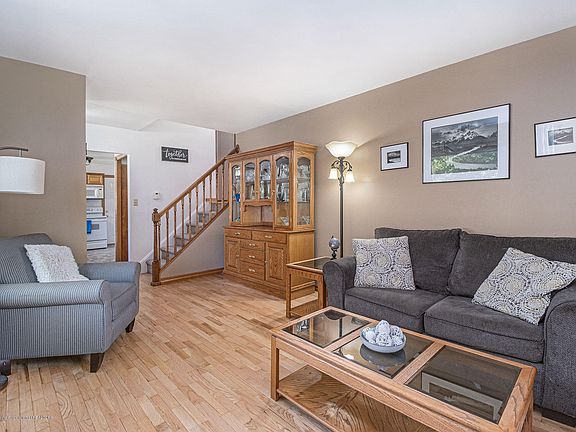 5th image of 961 Meadow Dr
