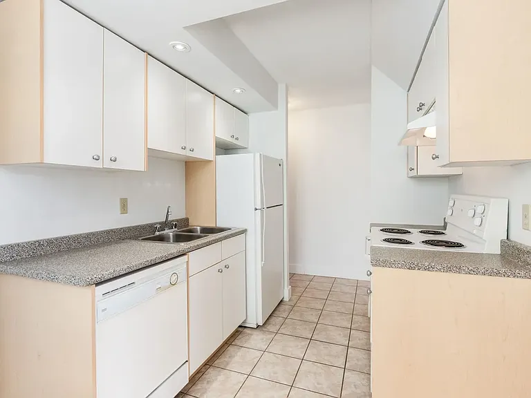 604 14th Ave SW — Photo 8