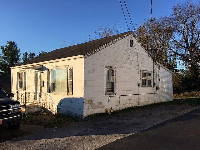2nd image of 122 Willow St