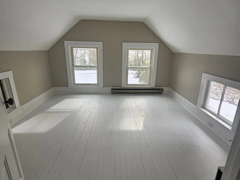 152 E Bell St — Photo 12