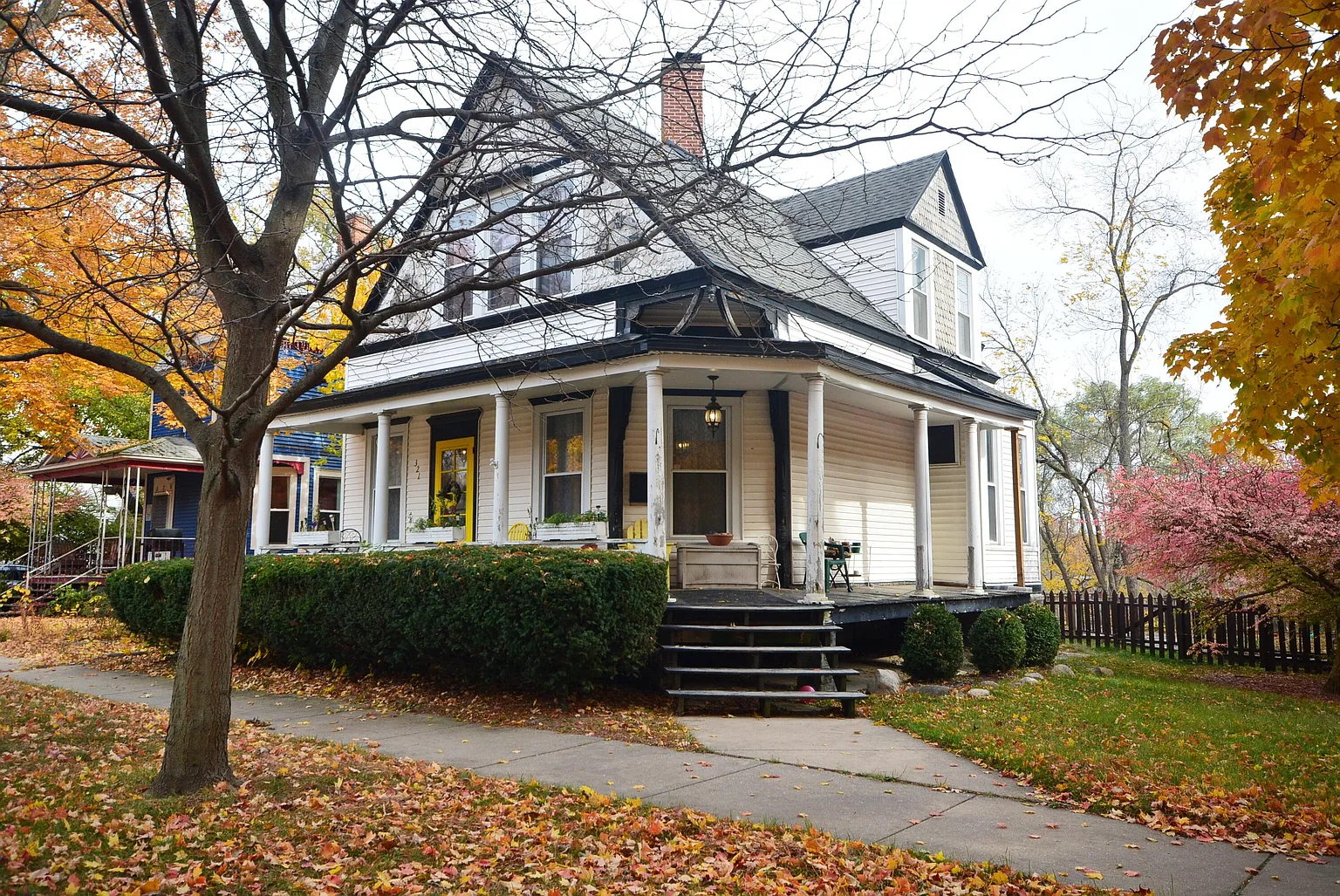 321 Portage Ave photo 1