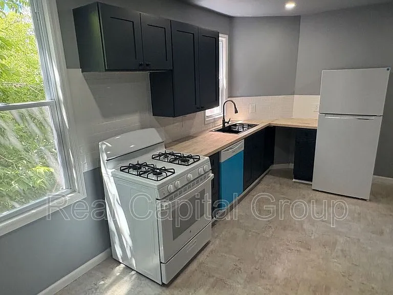 44 Alexander St #2 — Photo 10