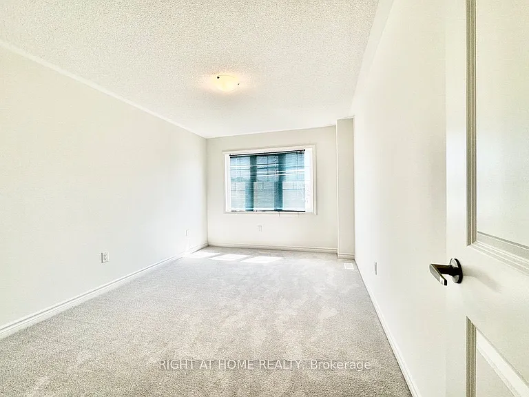 12 Daisy St — Photo 11