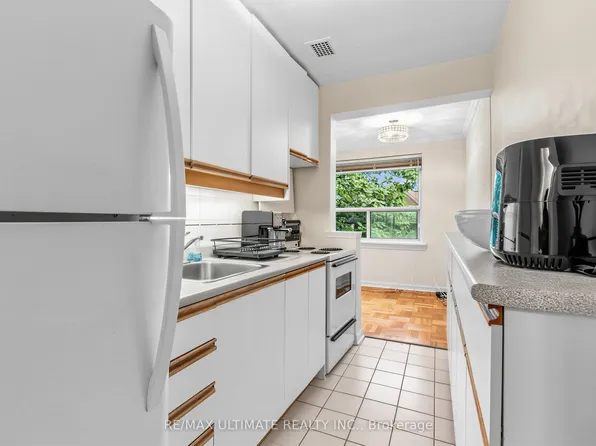 2 Ridelle Ave #408, Toronto, ON M6B 1H4