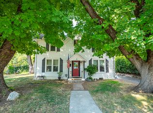 803 N 2nd Ave, Gold Hill, OR 97525