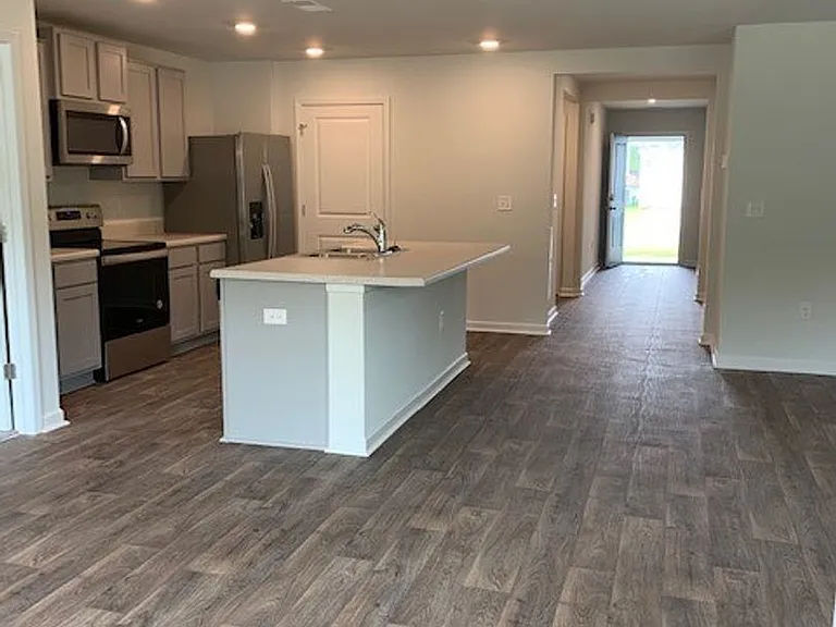 631 Avington Ln NE — Photo 5