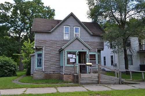 1st image of 828 Humbolt St SE
